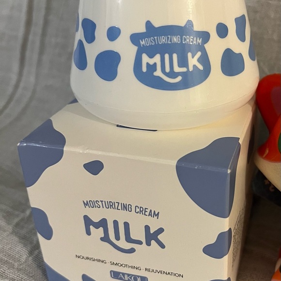 Moisturizing Milk Skin Cream - Size 55g / 1.94 oz - Picture 4 of 4